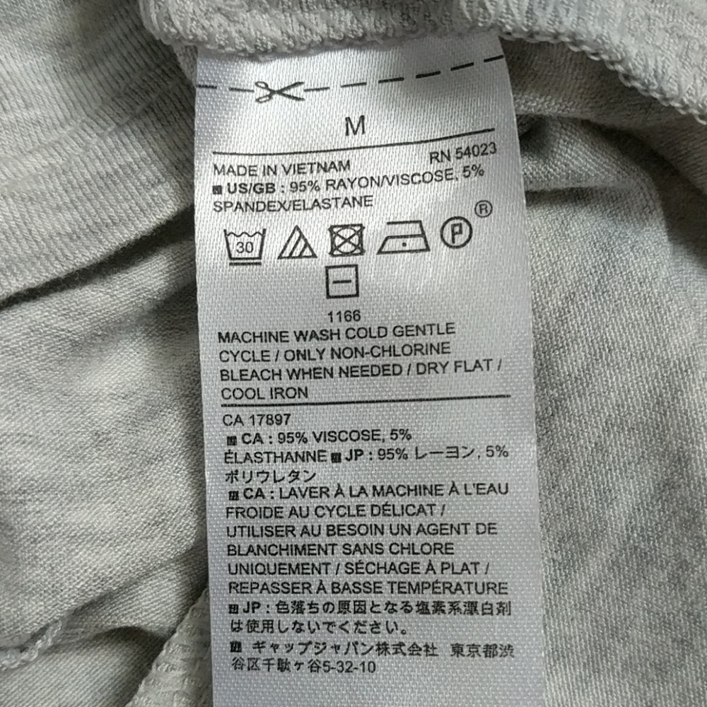 ⭐ Banana Republic Light Gray V-neck Peplum Tank - Picture 4 of 8